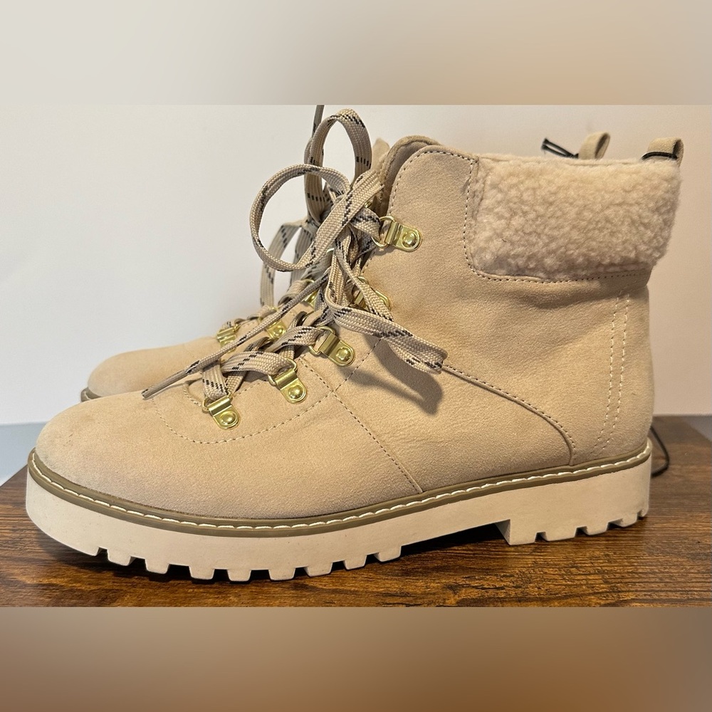 St Johns Bay Women’s Cream Shawna Block Heel Booties NWT Size 10